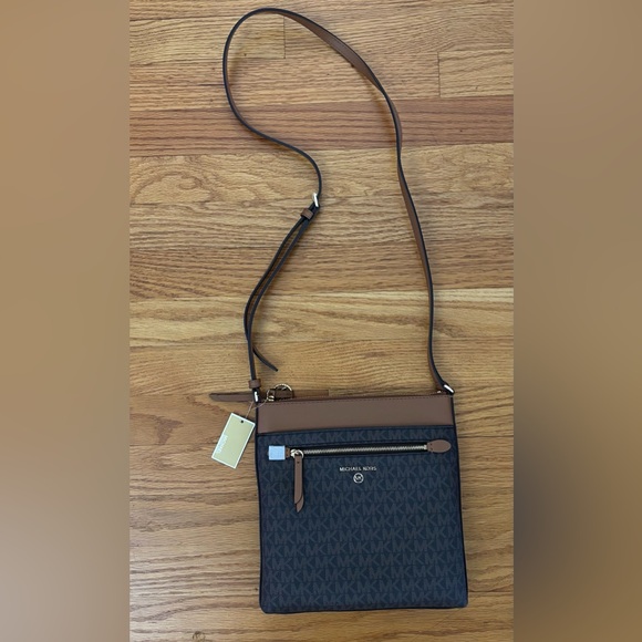 Michael Kors Jet Set Charm Crossbody Small Brown/Acorn Purse Zip Top Closure New - Picture 1 of 8